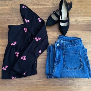🌺 ASOS long sleeve square neck black floral cropped top. Size 12.